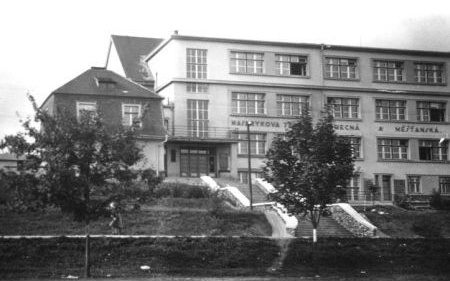 Obecná a měšťanská škola č.p. 220 - 1939 - 1977