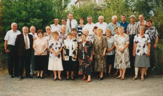 6. června 1998 - 3. sraz - před Jubilantem. Bylo nám 55.
